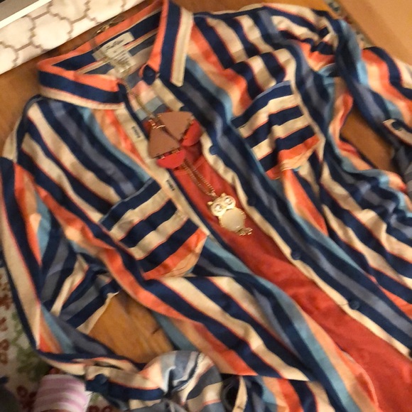 Long sleeve, button up top, fun stripes & pockets - Picture 3 of 4